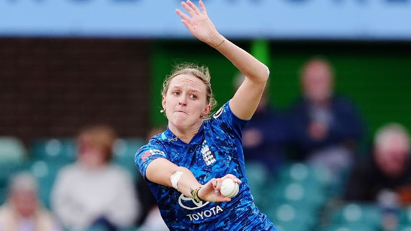 Can England's Lauren Filer beat Shabnim Ismail to breach 80mph in international cricket and become the fastest woman bowler?