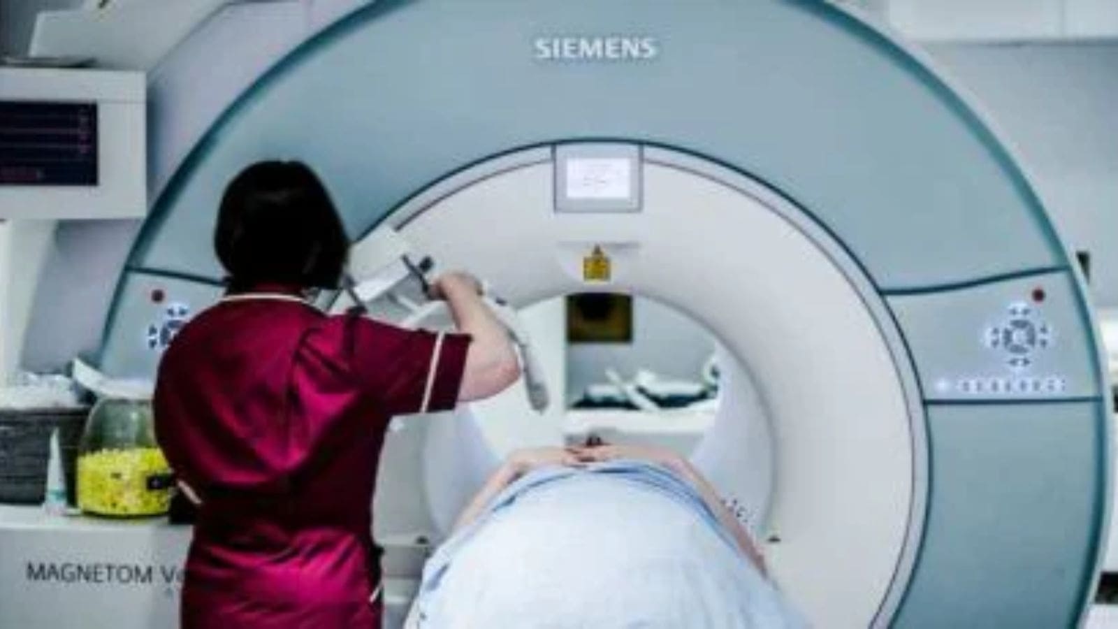 Man dies after MRI machine pulls him in by chain necklace