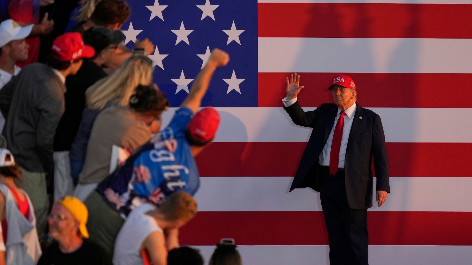 Trump kicks off America's Independence Day celebration with Iowa rally, reveals plan of UFC fight at White House