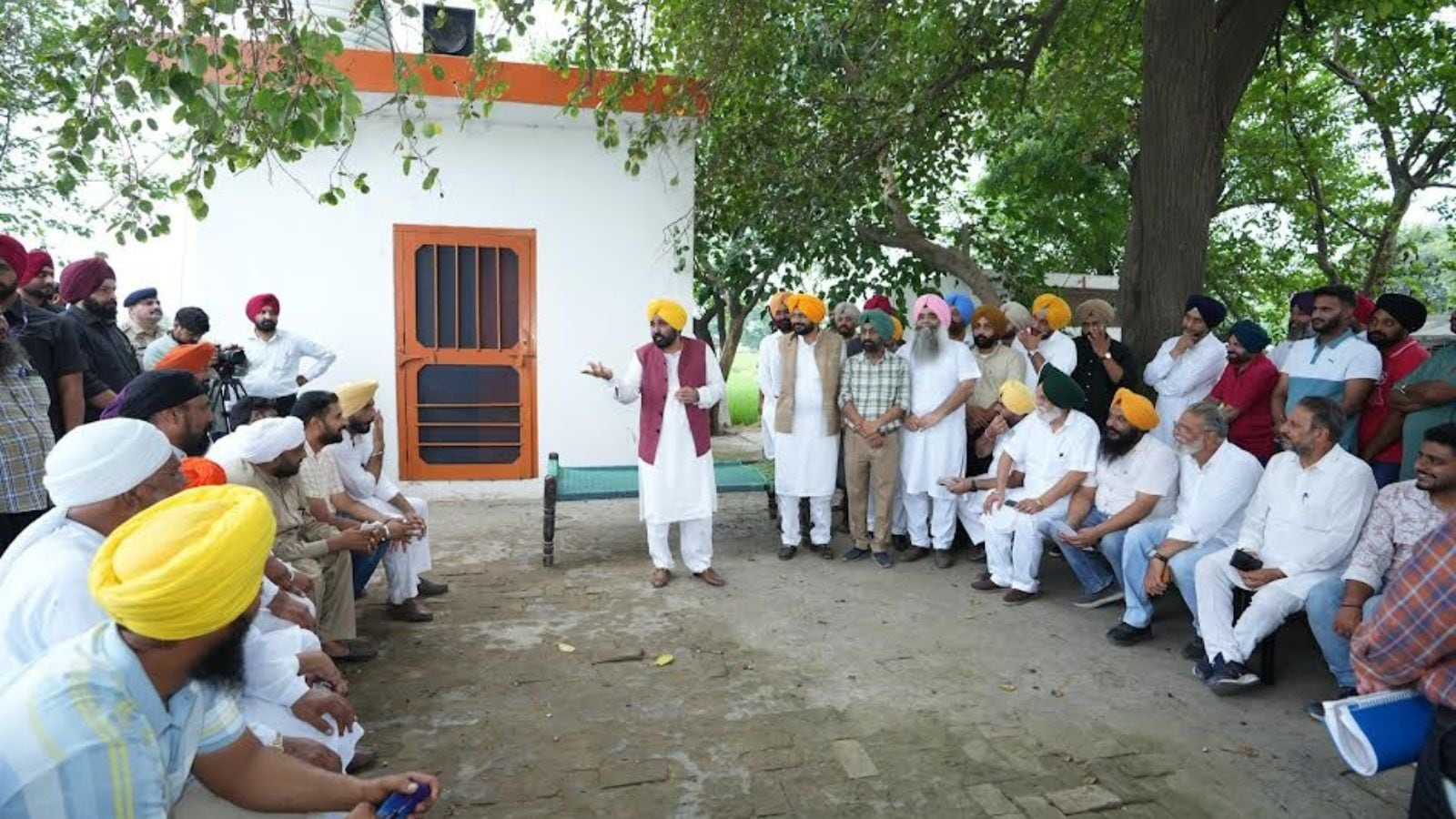Amid resentment against land pooling, CM Mann interacts with villagers in Ludhiana
