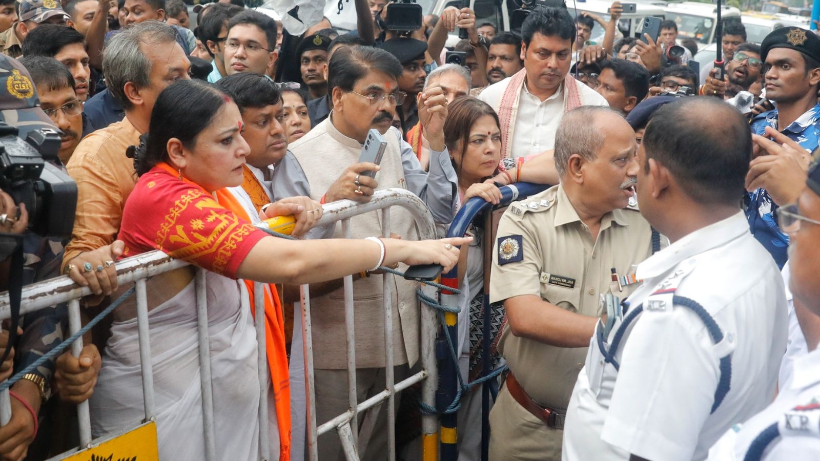 Kolkata rape: BJP fact-finding committee arrives in Kolkata, faces protesters at law college