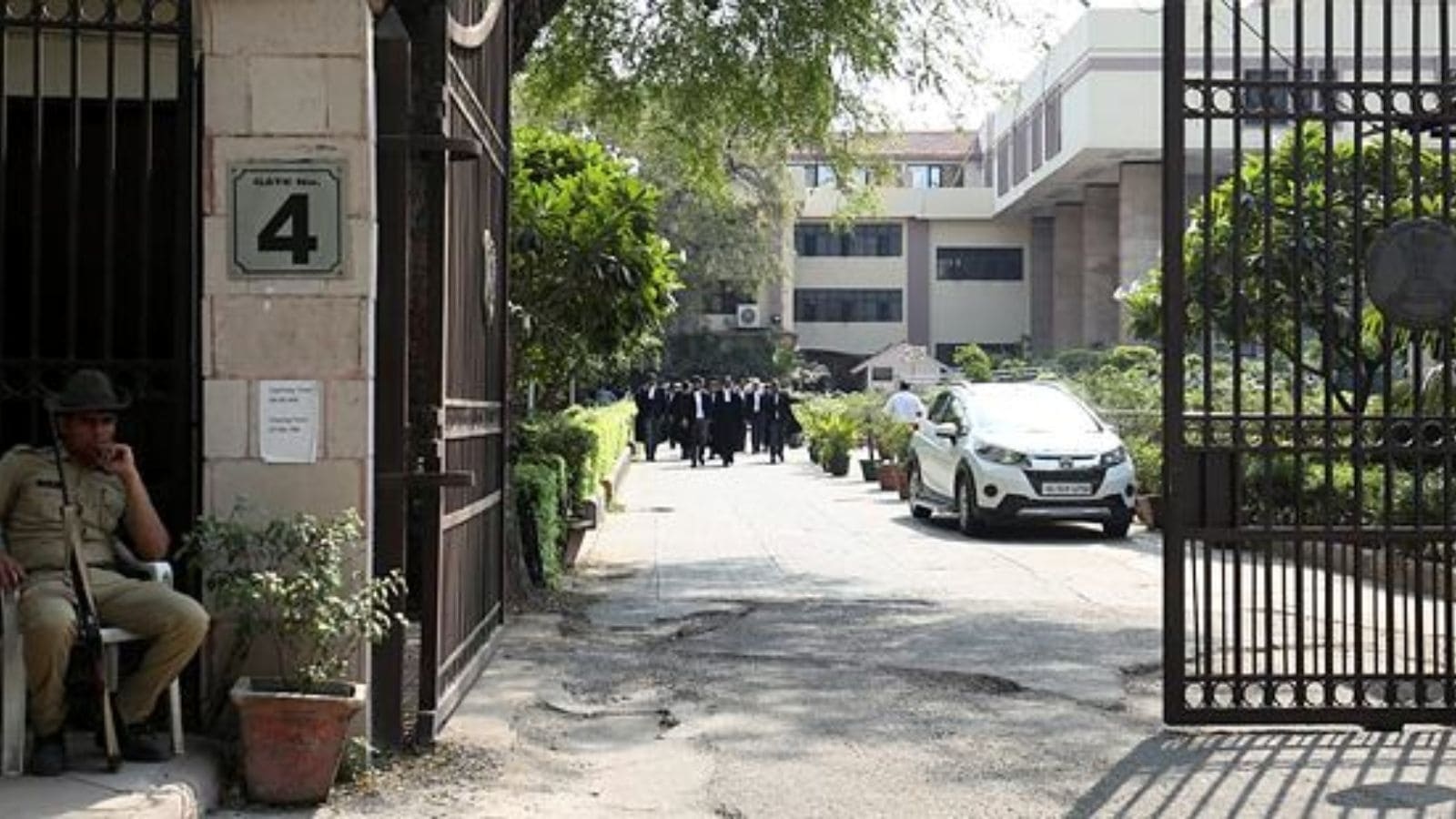 What action have you taken? asks Delhi HC to police, Excise dept on illegal bars, restaurants & clubs
