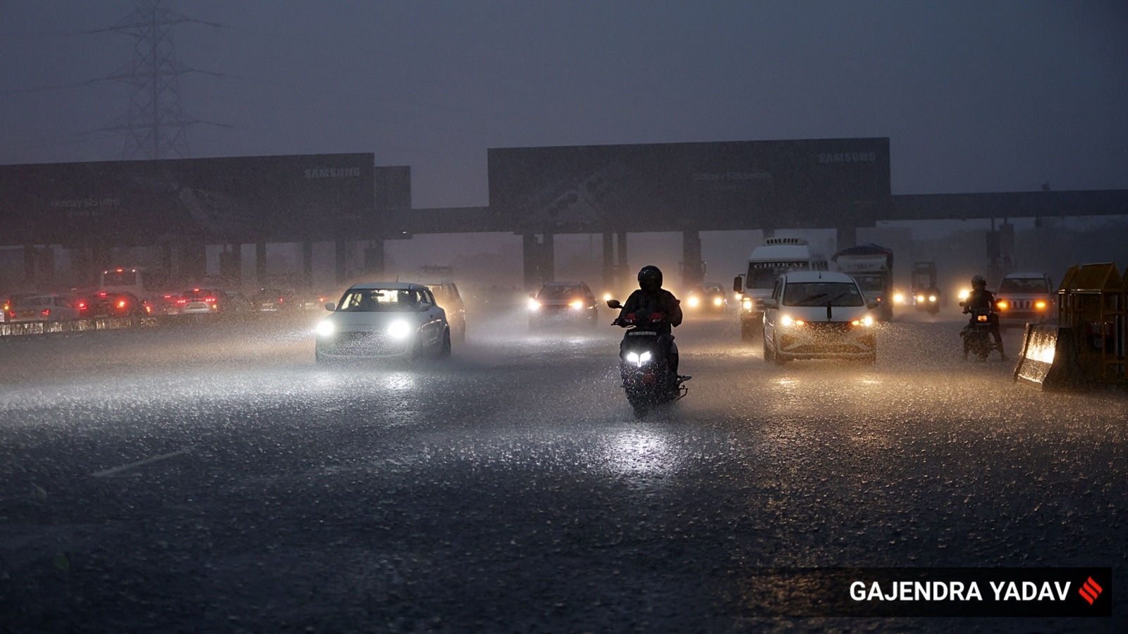IMD issues red alert for parts of Delhi-NCR, heavy rain causes waterlogging, traffic disruptions