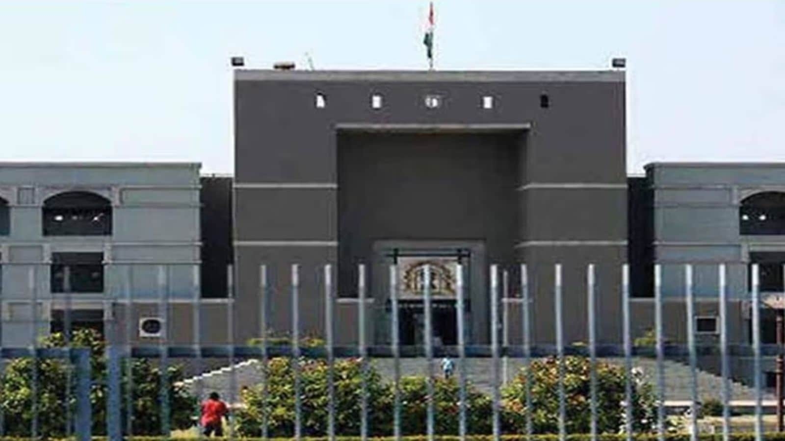 Gujarat HC closes suo motu contempt proceedings against Surat man seen on toilet seat, senior advocate seen ‘drinking' from beer mug during virtual hearings