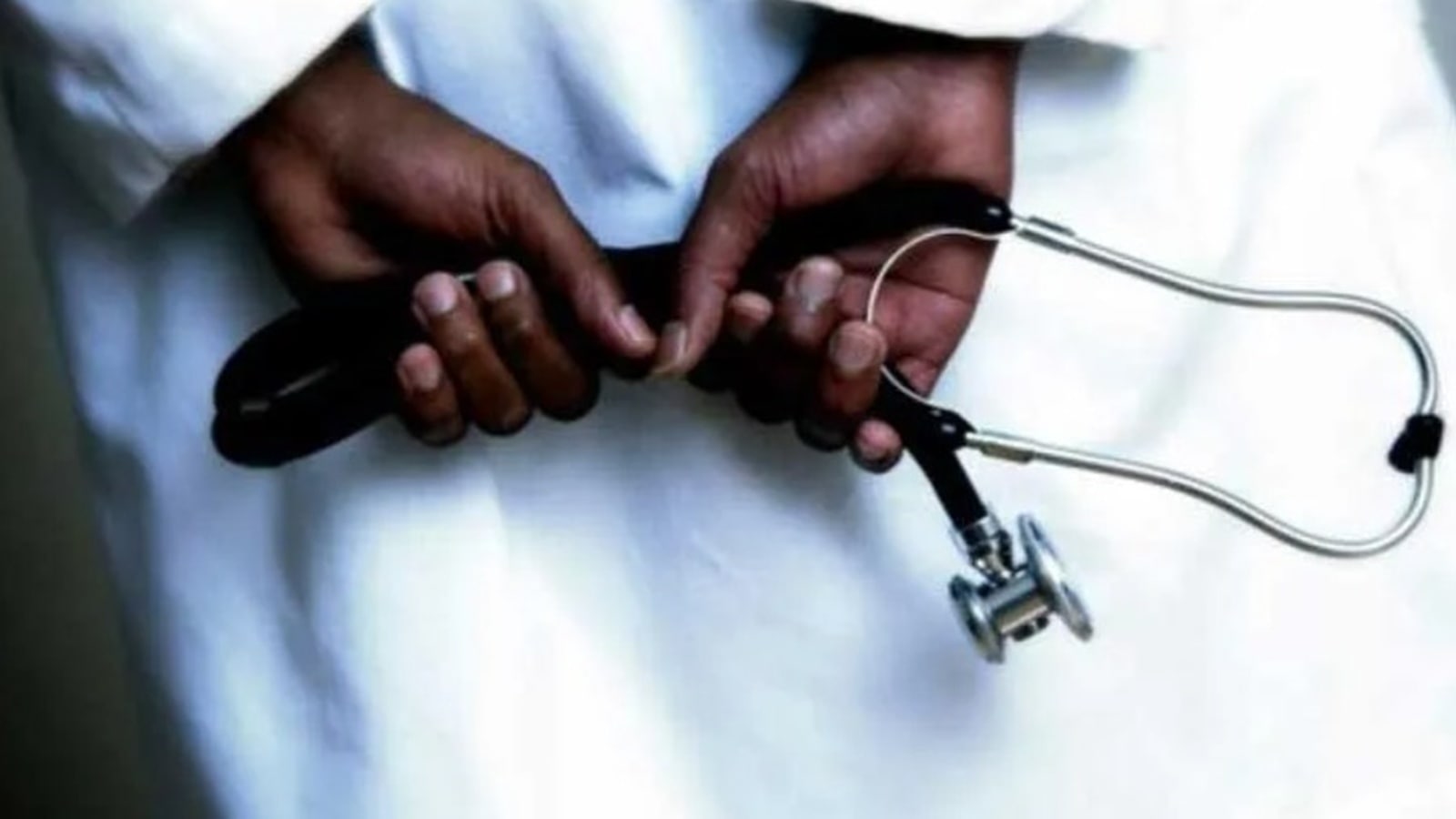 Medical aspirants, parents write to Maharashtra govt; oppose EWS quota in private medical colleges