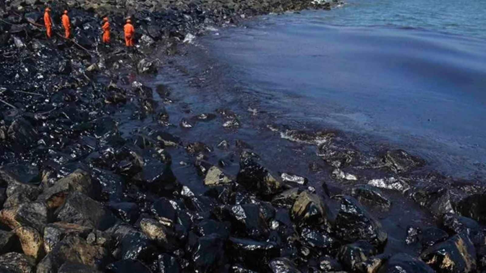 Valsad: Oil spills reported in Nargol and Umargam beaches