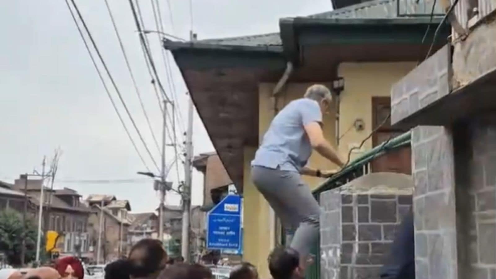 Optics or U-turn? Omar Abdullah sends Centre a message with fence-scaling, but not all are impressed