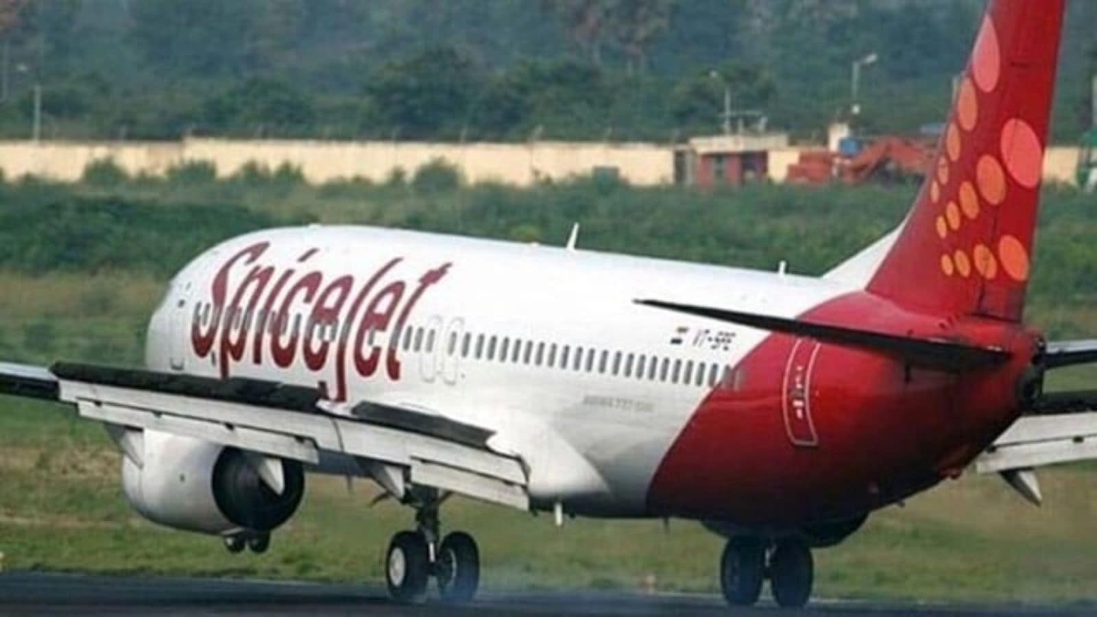 SpiceJet told to pay Rs 10,000 to passenger for two-day delay in delivering luggage