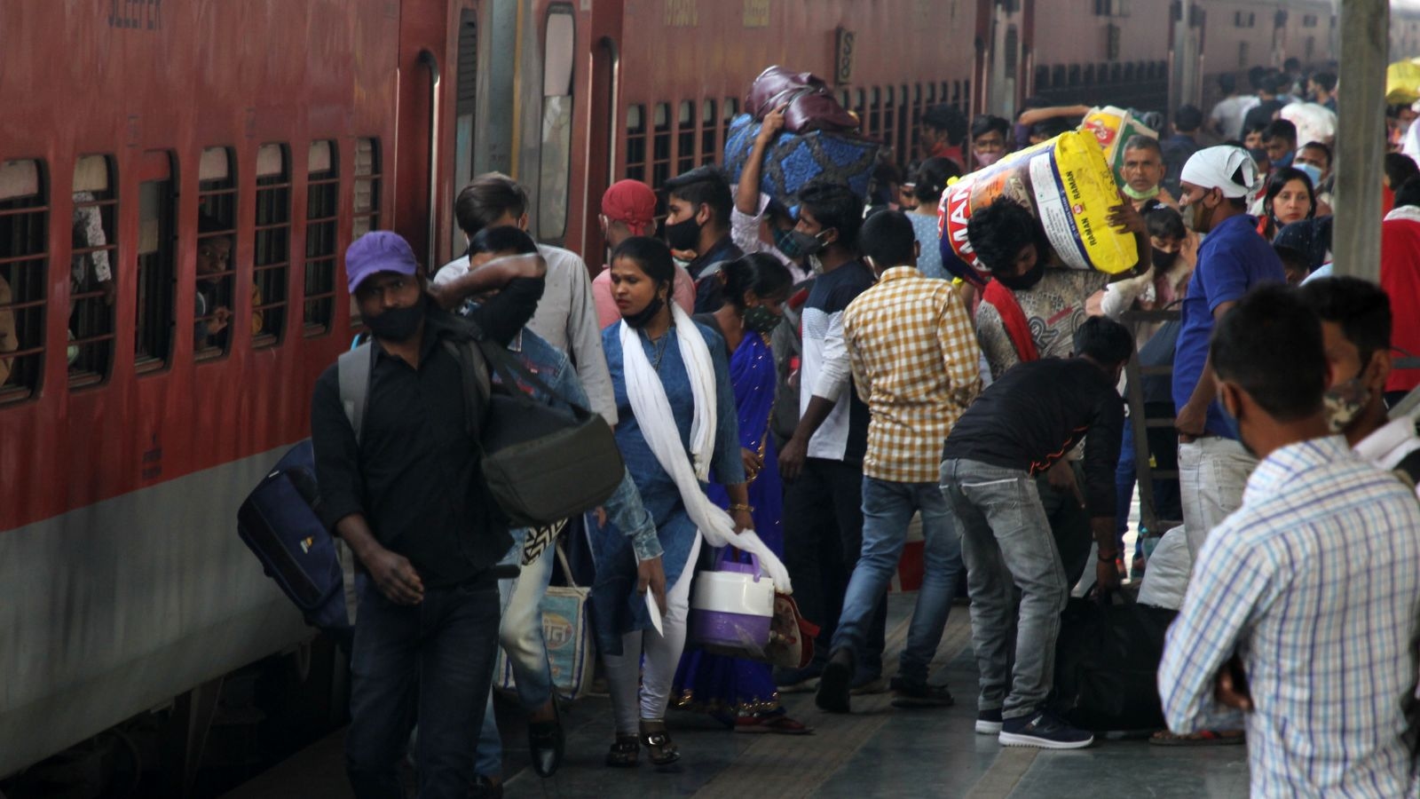 Indian Railways: How many passengers travelled by train in last six years?
