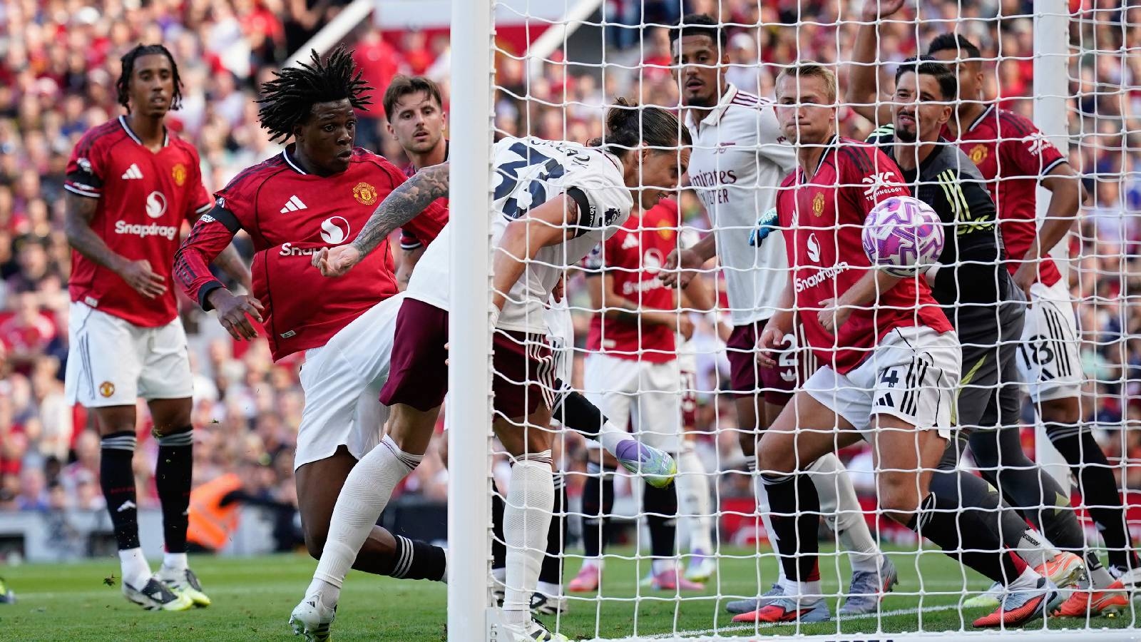 Arsenal's Riccardo Calafiori secures 1-0 win at Manchester United