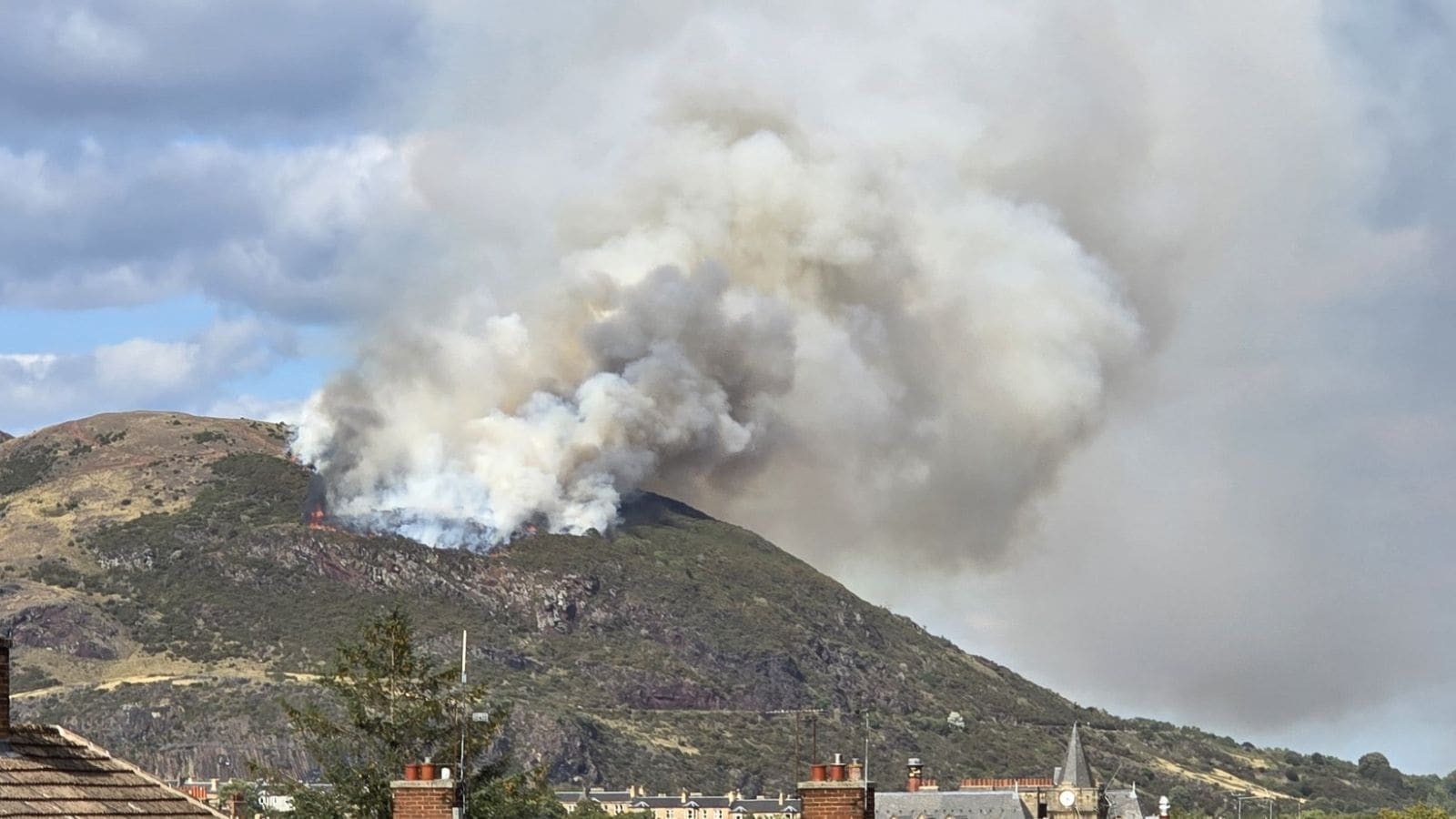 Fire breaks out on Edinburgh landmark Arthur's Seat