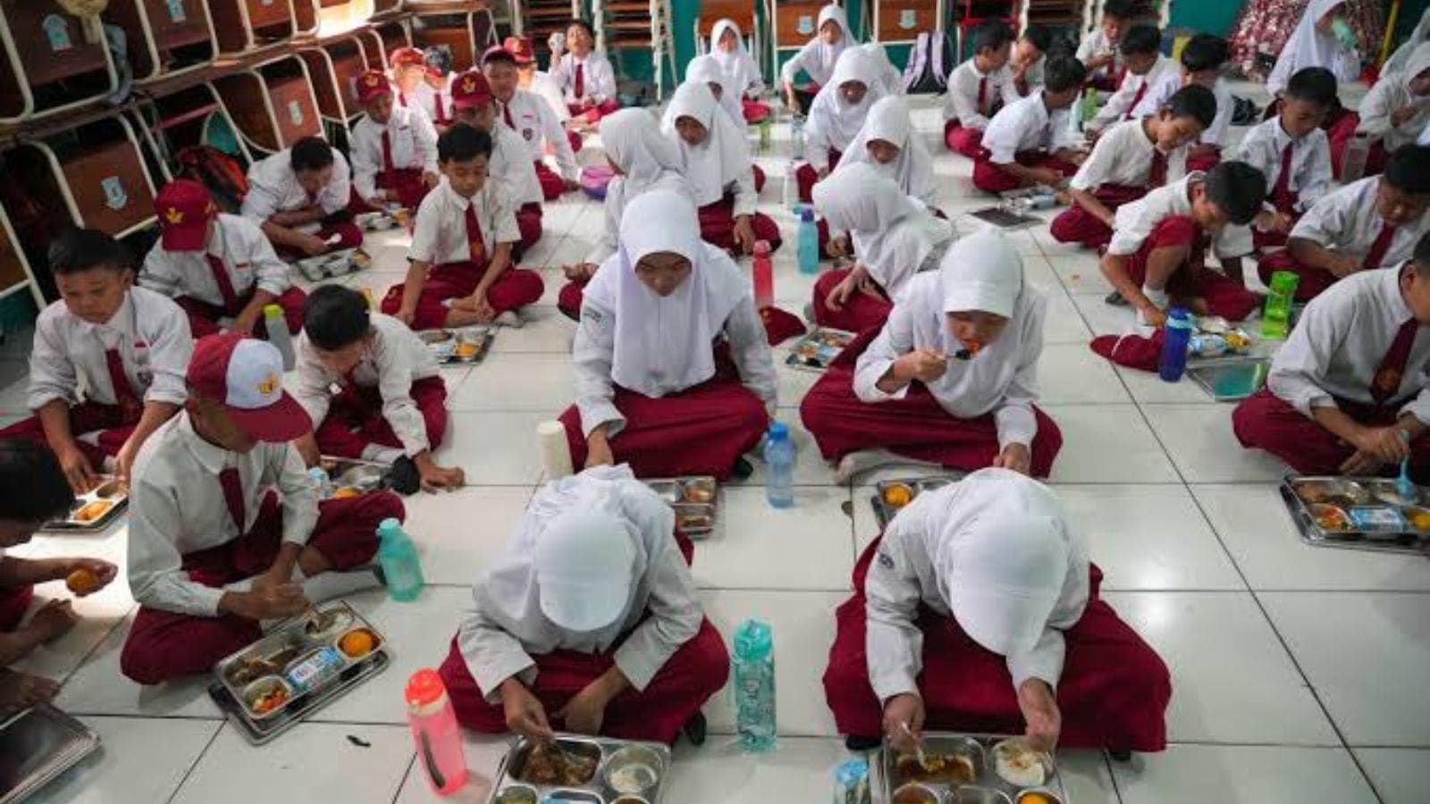 Why Indonesia's free school meals scheme is under scrutiny after mass food poisonings