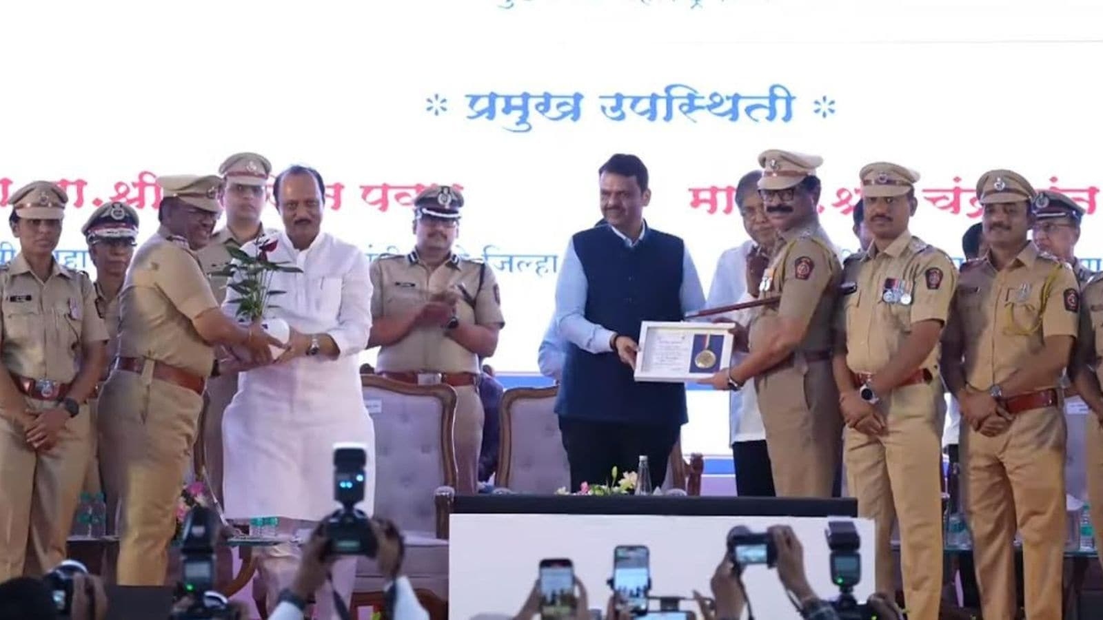 Devendra Fadnavis felicitates Pune police teams whose probe swiftly exposed false rape allegation by IT professional