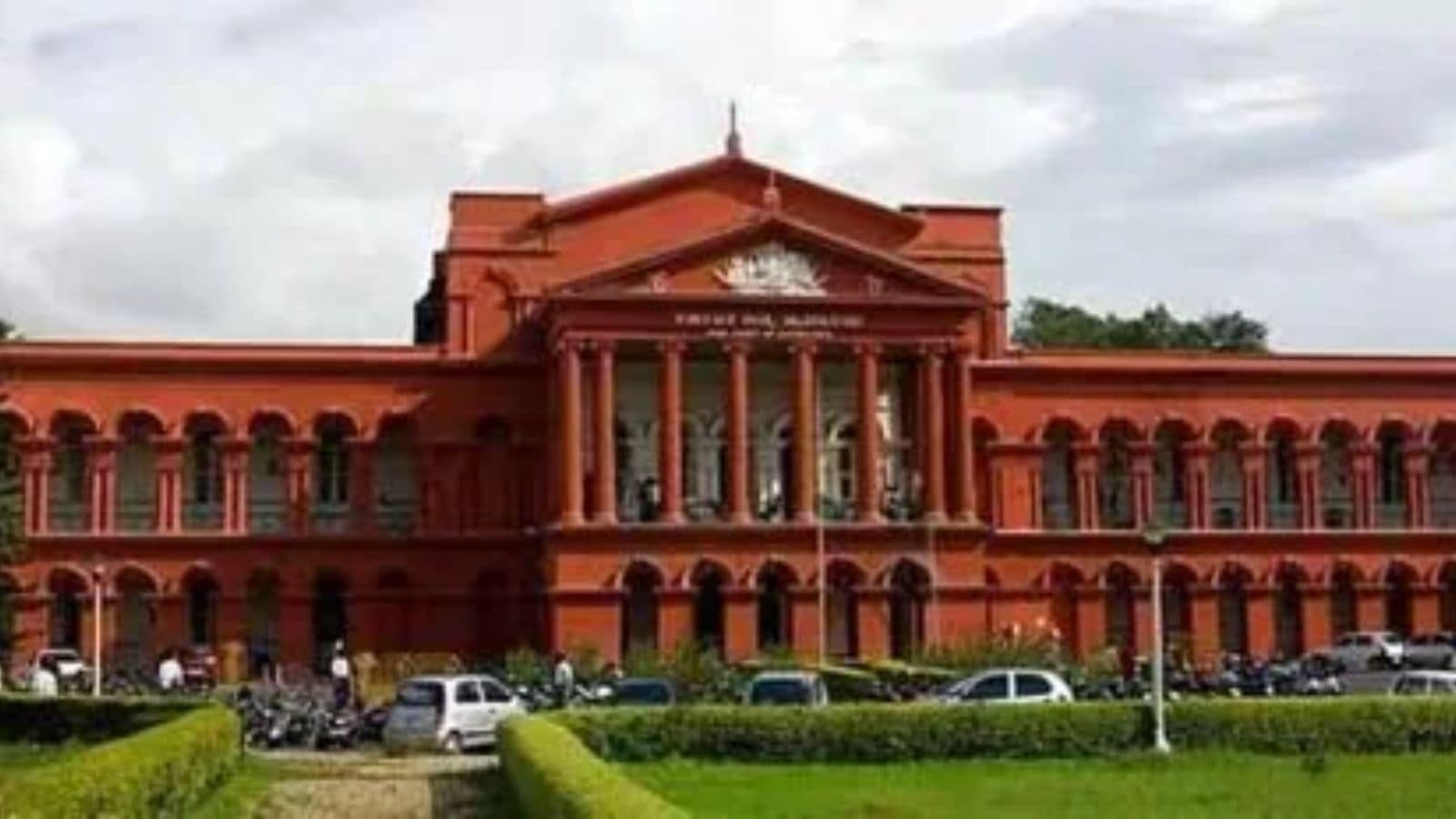 Lack of vacancy in specific private aided institution not grounds to deny compassionate appointment: Karnataka HC