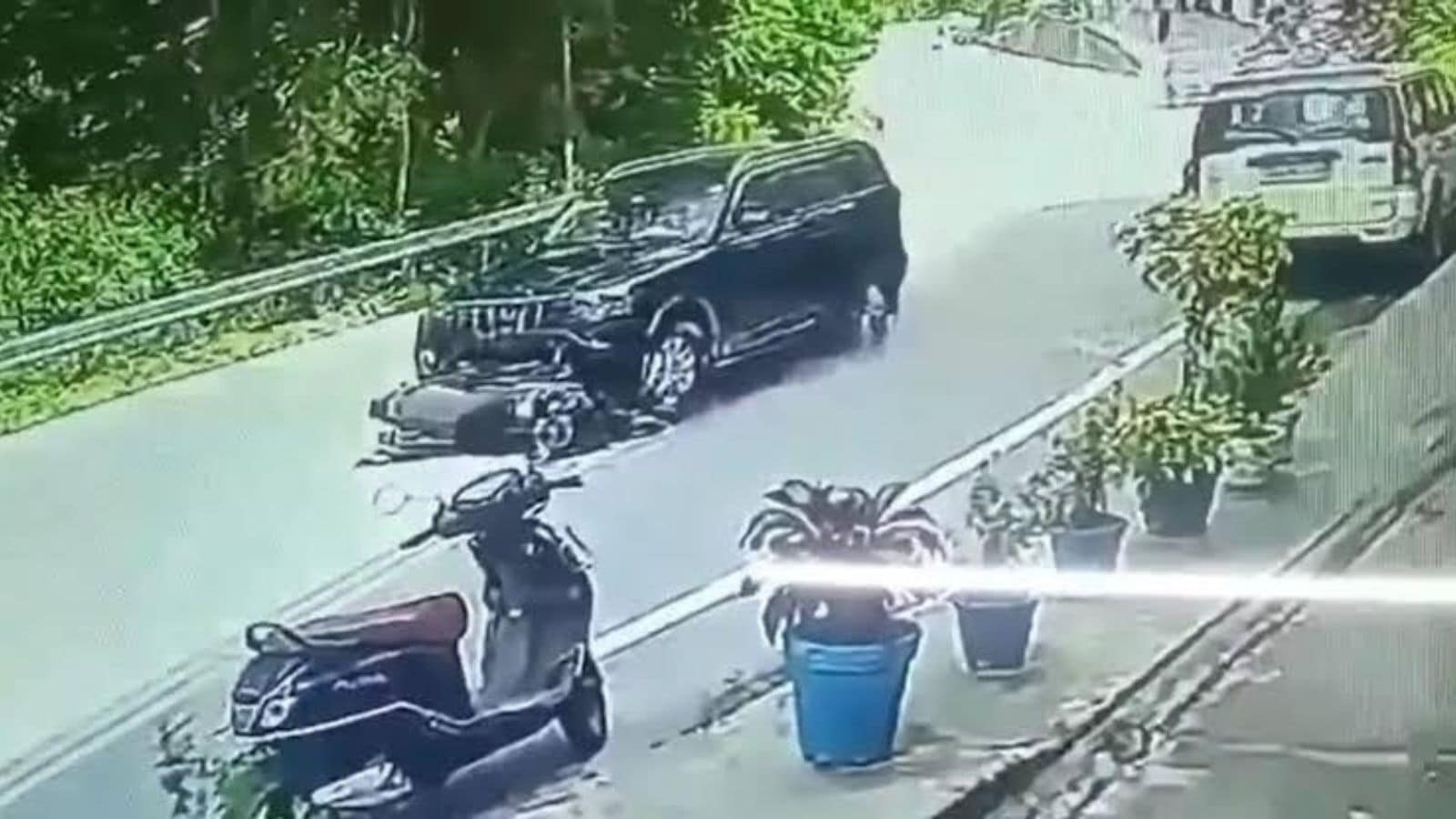 Caught on camera, senior Chamoli medical officer ‘hits bike with his Scorpio, drags it 100 metres', 2 seriously injured