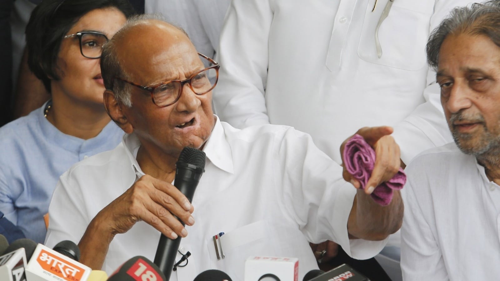 Documentary on Arun Sarnaik: As CM, Sharad Pawar allowed ‘Sinhasan' shooting in his cabin, in Mantralaya, says Jabbar Patel