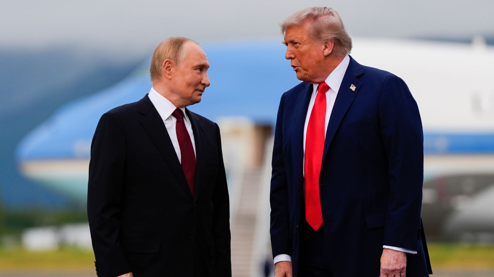 WATCH: B-2 bomber flies over as Trump welcomes Putin ahead of Alaska summit