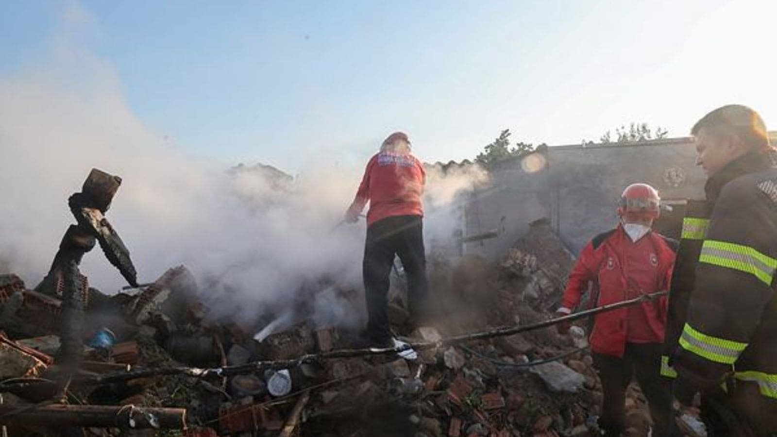 Hundreds evacuated in northwestern Turkey as authorities fight wildfires