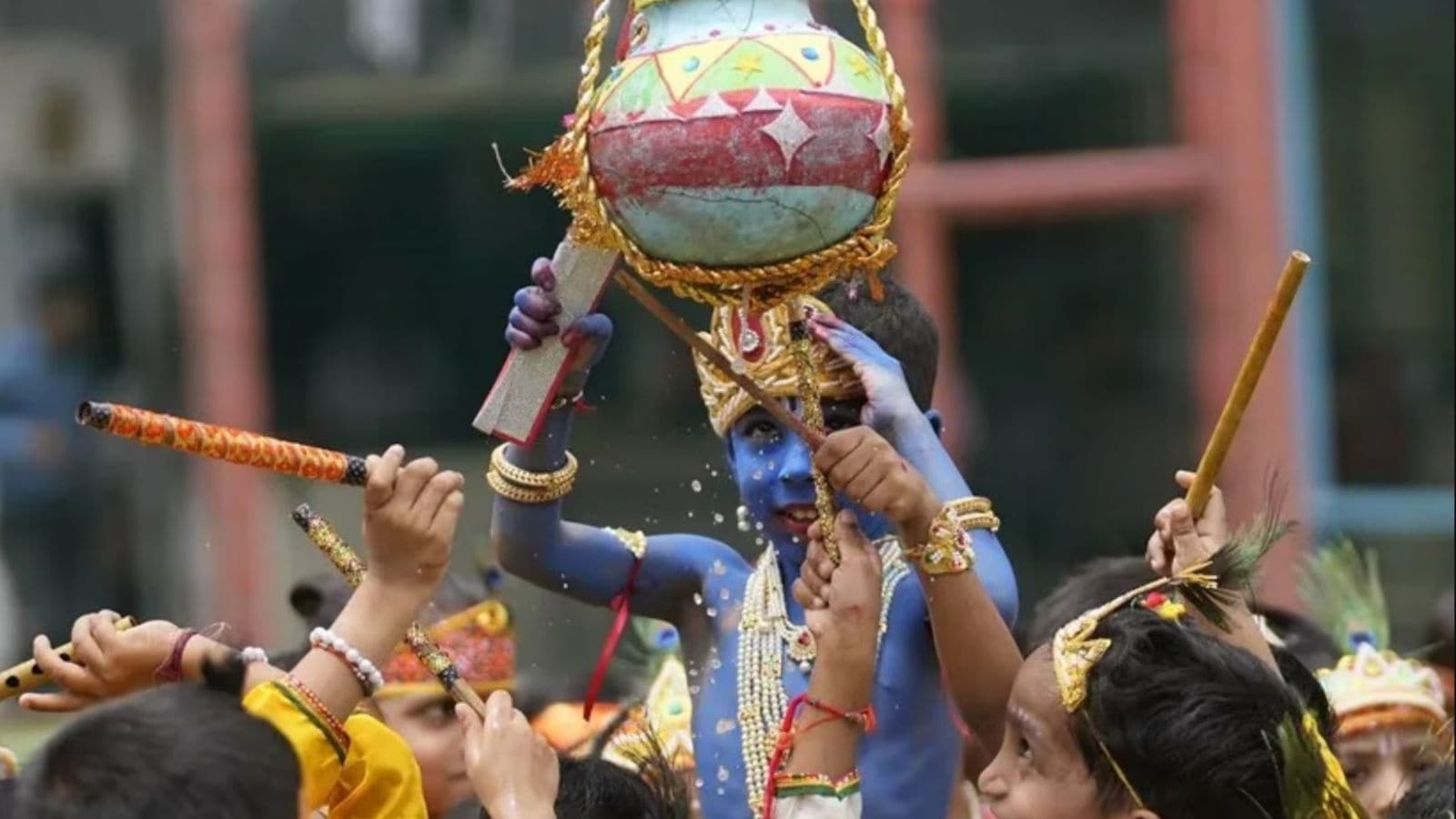 Vadodara city police orders complete closure of roads leading to Harinagar temple on Janmashtami evening