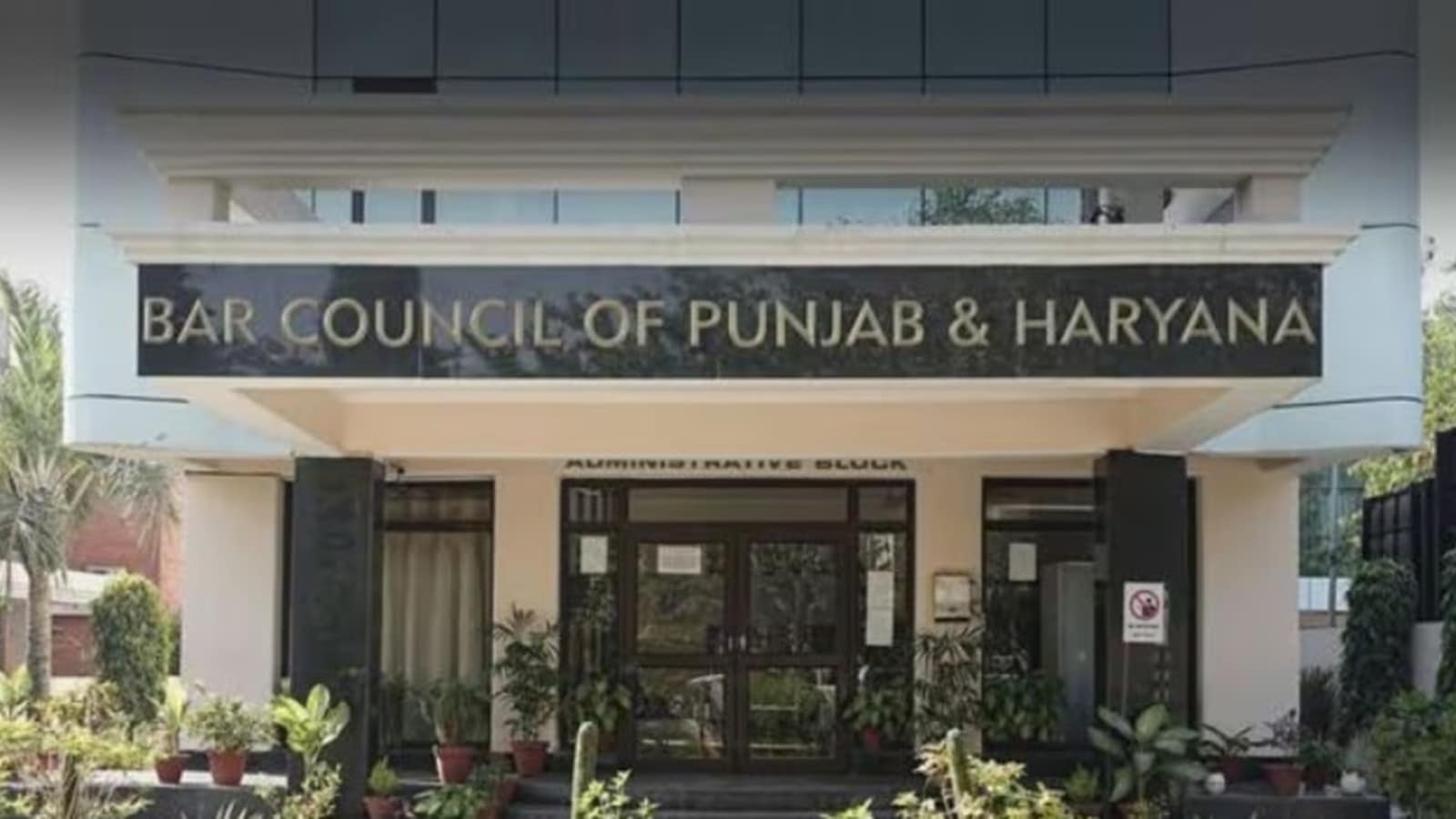 Bar Council issues notices to 16 lawyers over alleged bench-hunting in Roop Bansal case