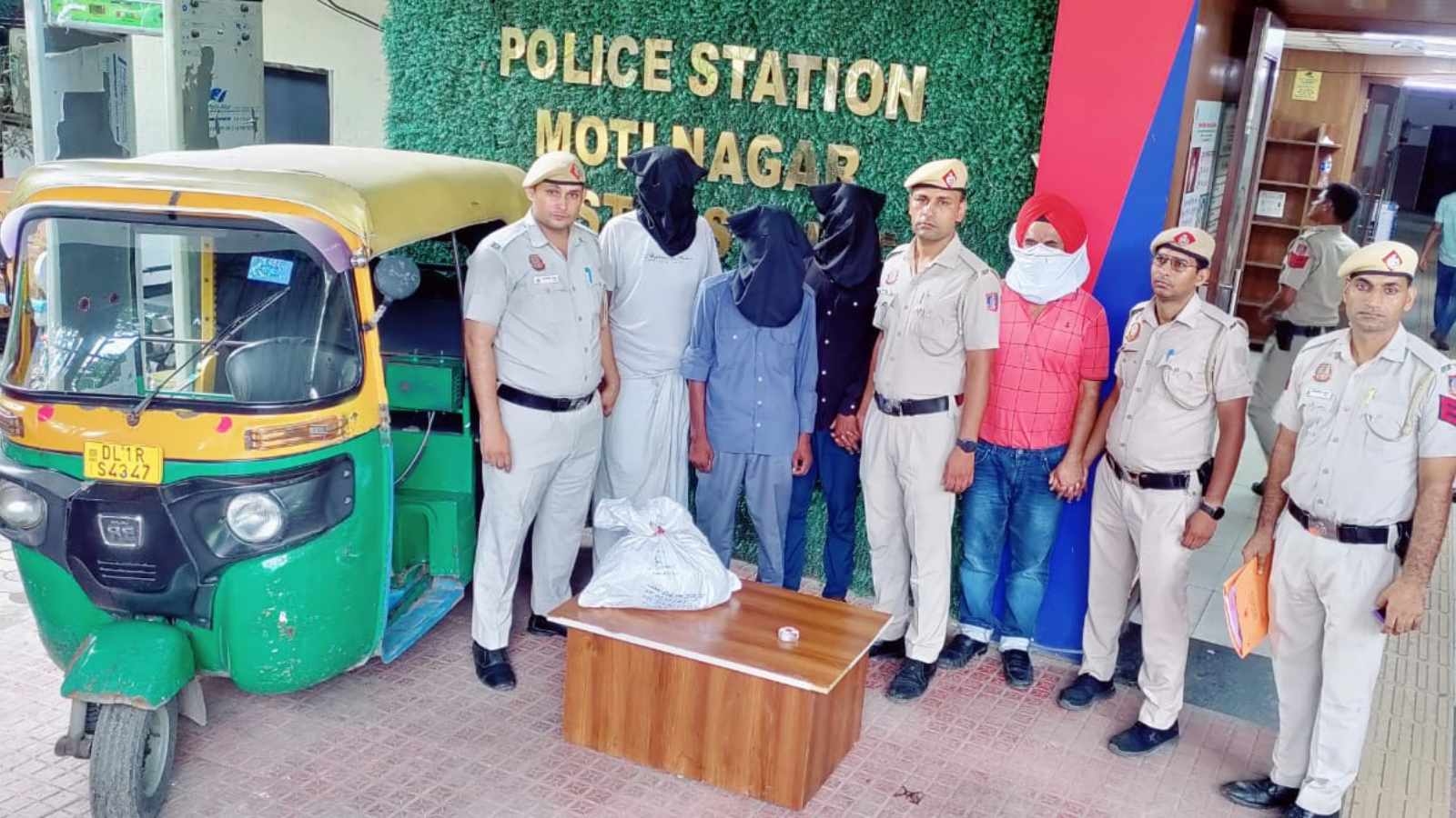 Disguised as sadhus, robbers loot cab passengers at Delhi traffic signals