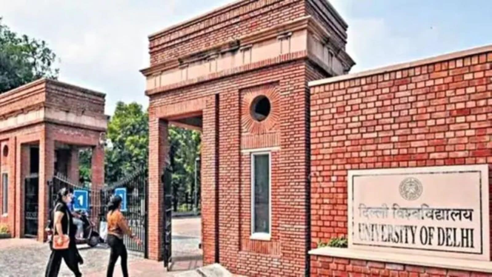 ‘Not prepared for fourth year': DU's push for 12-hour shifts at colleges sparks criticism