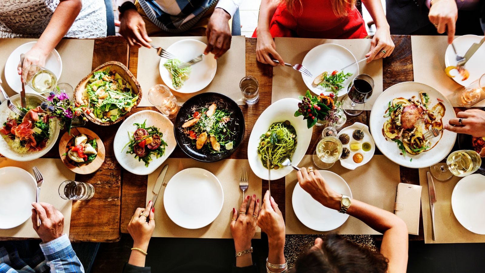 A British etiquette coach shares 5 fine dining tips you probably didn't know