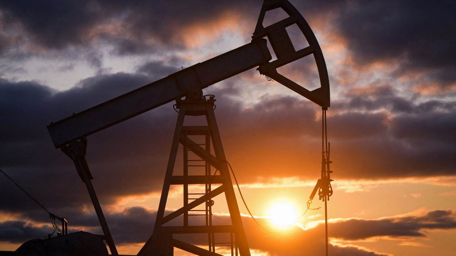 Govt approves Rs 30,000-crore compensation to oil marketing companies for their losses on cooking gas sales