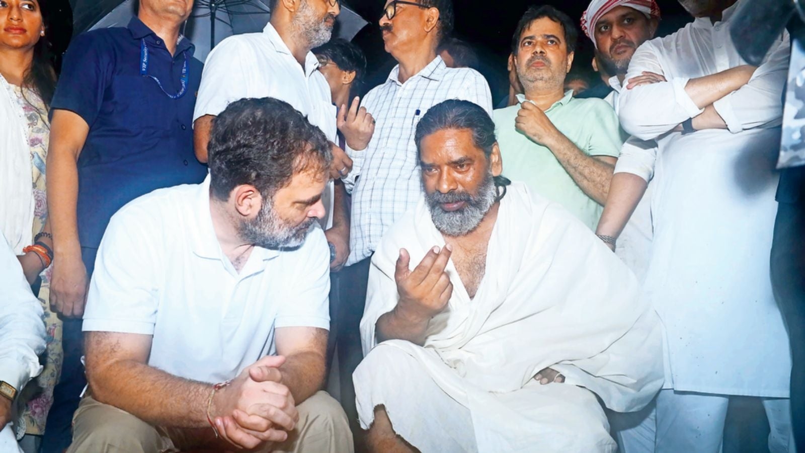 Guruji amar rahe: A village in Jharkhand bids farewell to Shibu Soren
