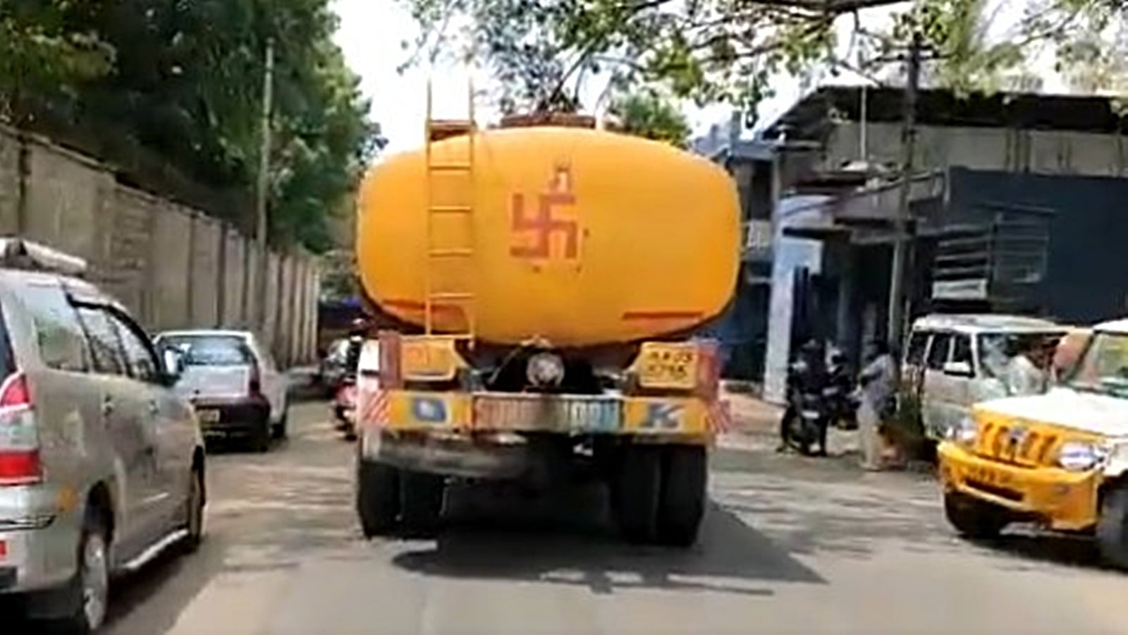 2 tankers of chemical waste seized in Thane; 6 booked for polluting water and air