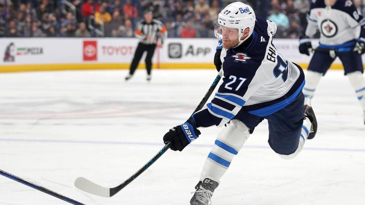 Les Hurricanes mettent la main sur Nikolaj Ehlers