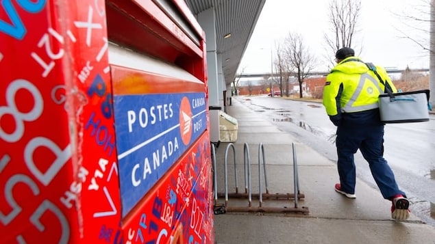 Federal government to put latest Canada Post offer up for union vote