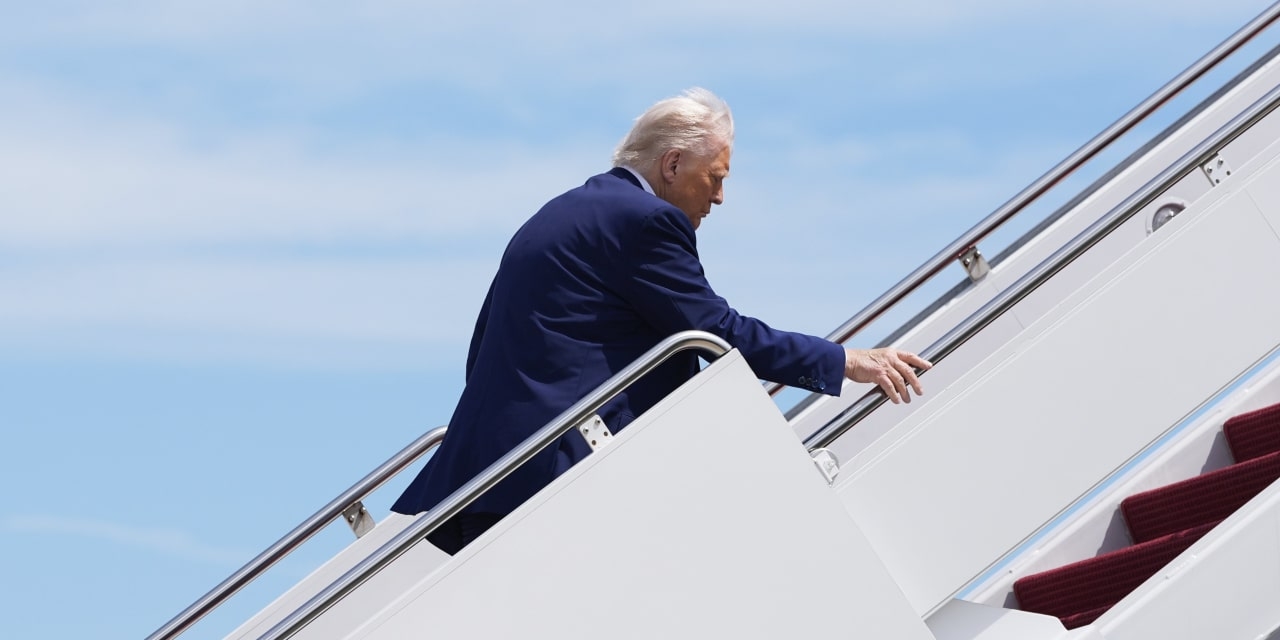 Trump Defends Gift of Plane from Qatar