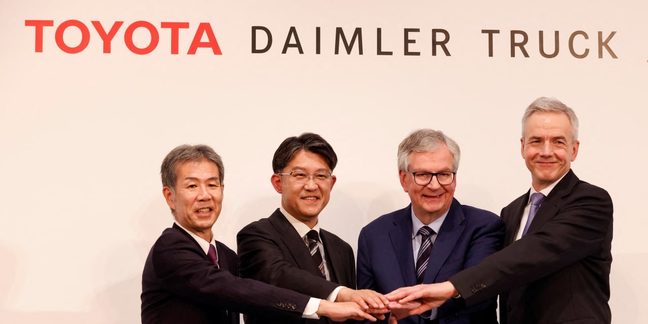 Daimler Truck and Toyota to Merge Japanese Truck Units