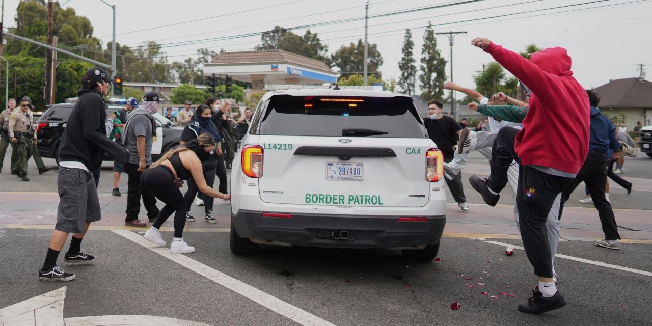 California Protesters Clash With Federal Agents for a Second Day