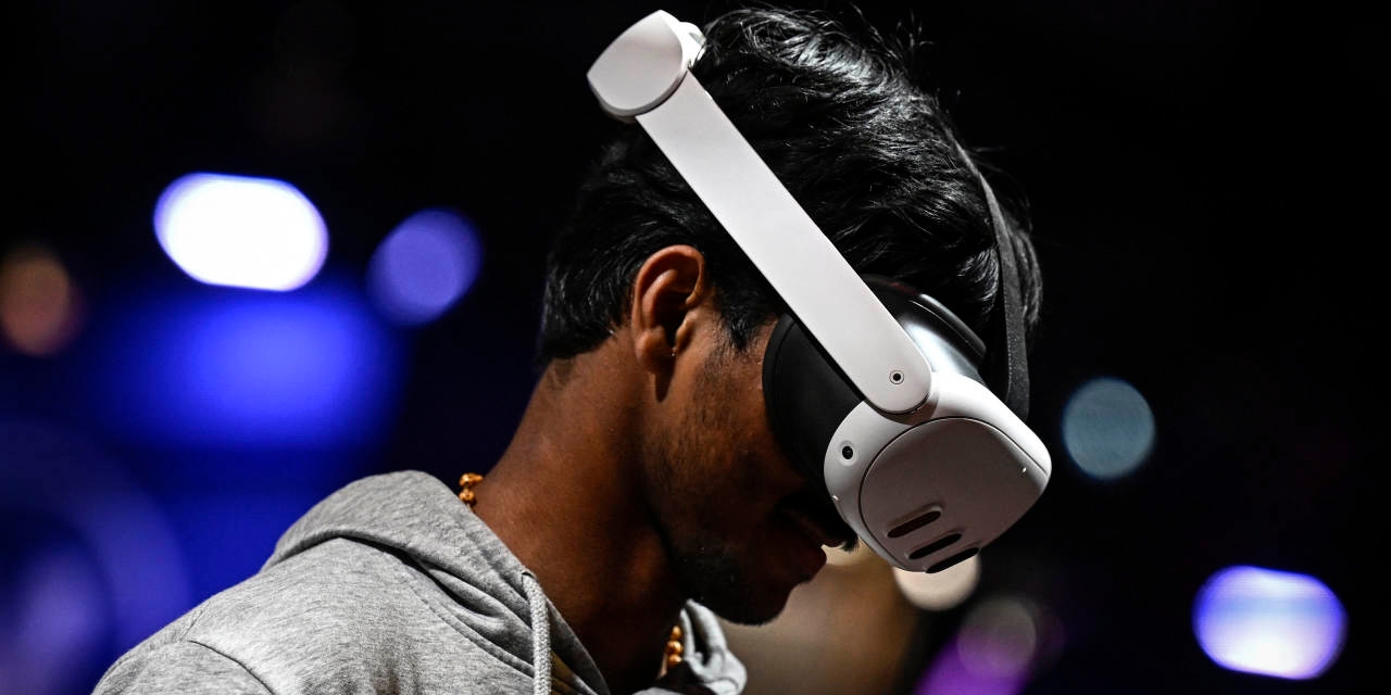 Meta Seeks Hollywood Deals for New Virtual-Reality Headset