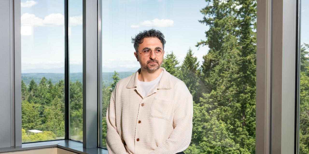 Microsoft Raids Google's DeepMind AI Unit With Promise of Less Bureaucracy