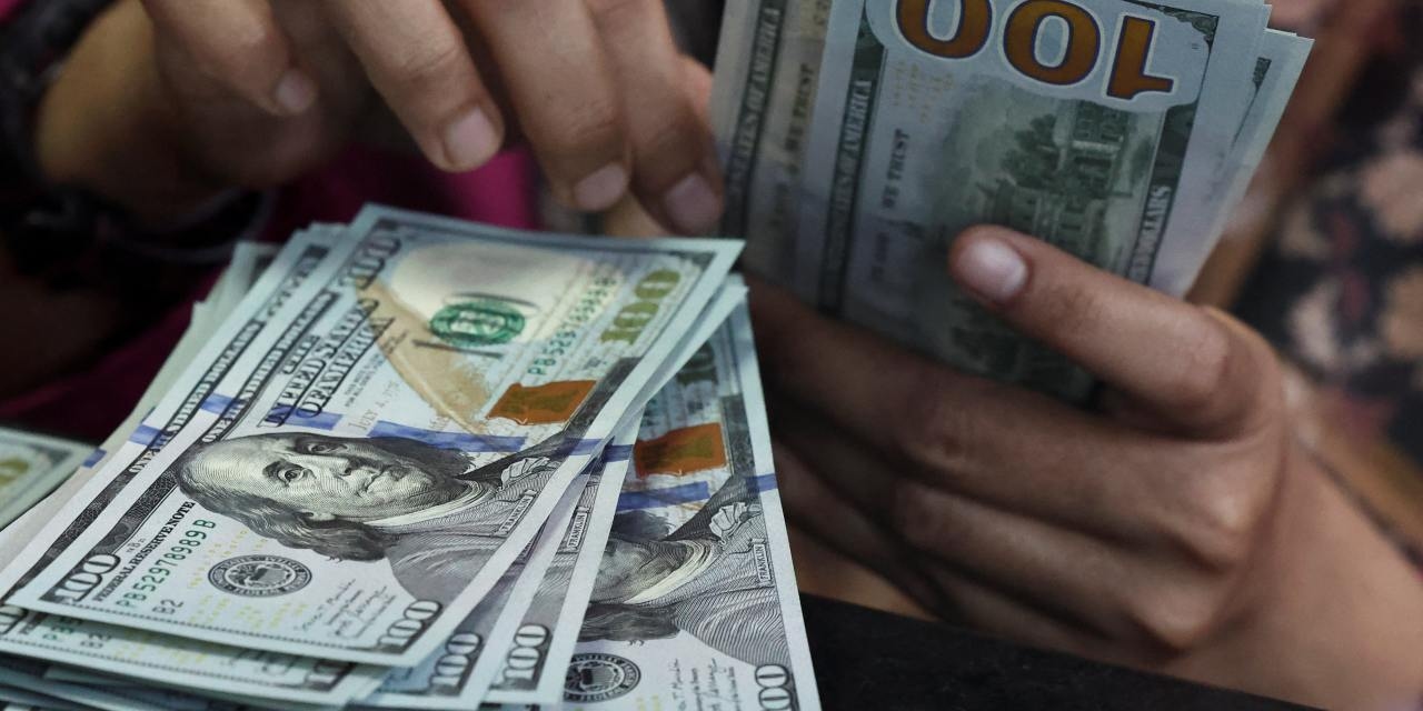 Dollar Slides to Multiyear Lows as U.S.-China Tariff War Escalates