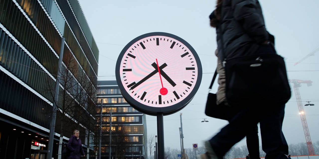 Switzerland Records Deflation for First Time in Four Years