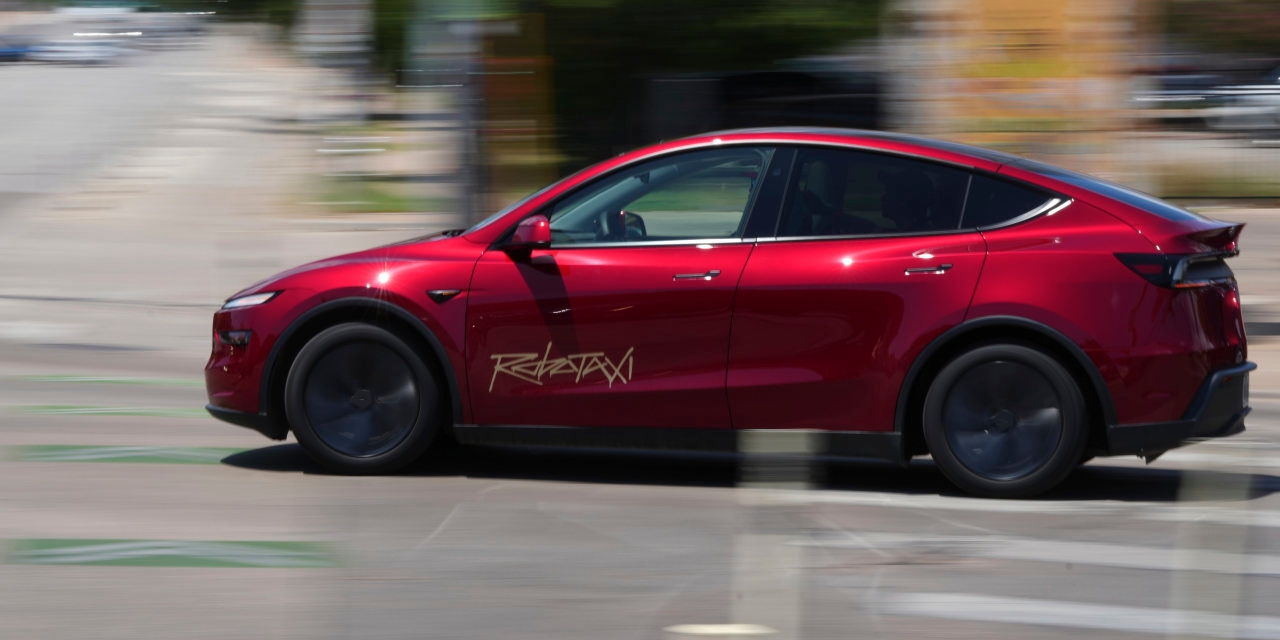 Tesla Eyes New York City for Robotaxis With Test-Driver Job Posting