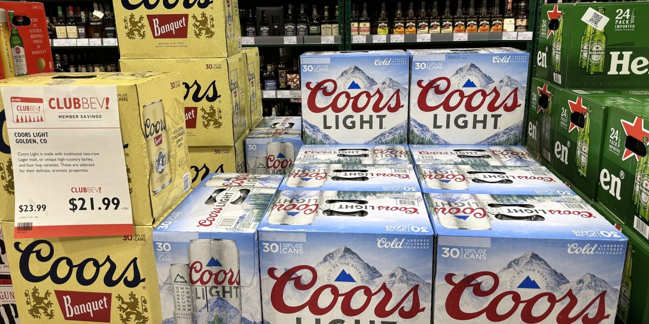 Molson Coors Cuts Outlook as Beer Demand Slumps, Costs Rise