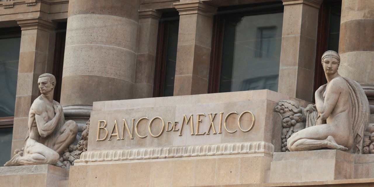 Bank of Mexico Cuts Economic Growth Forecasts
