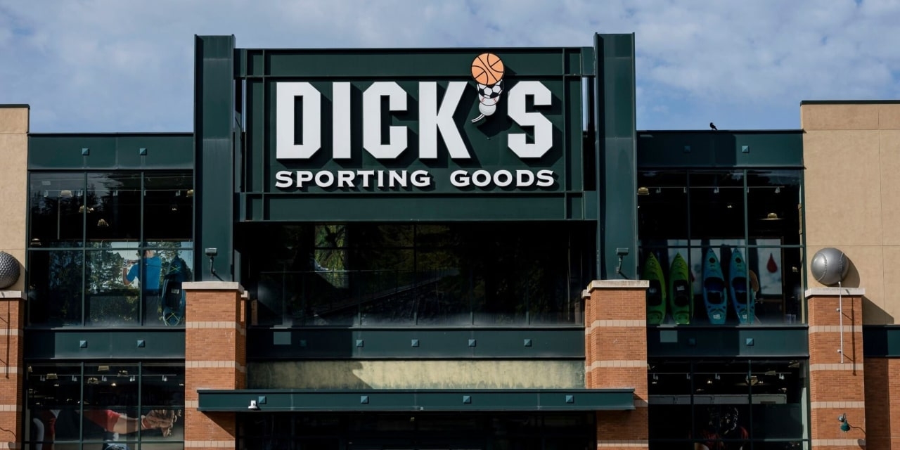 Dick's Sporting Goods Maintains Outlook as Quarterly Sales Increase
