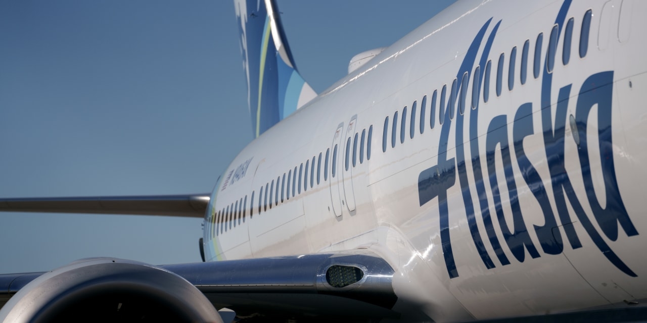 Alaska Airlines Grounds Its Fleet Due to Software Outage
