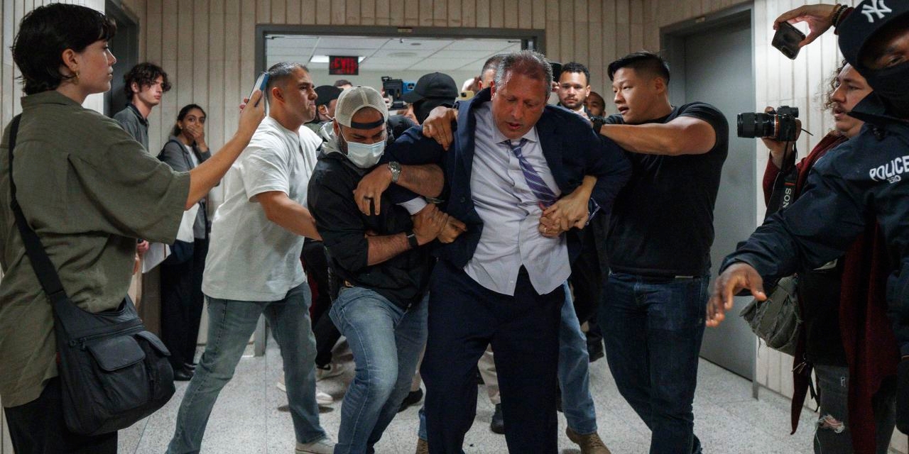 NYC Mayoral Candidate Brad Lander Detained at Immigration Court