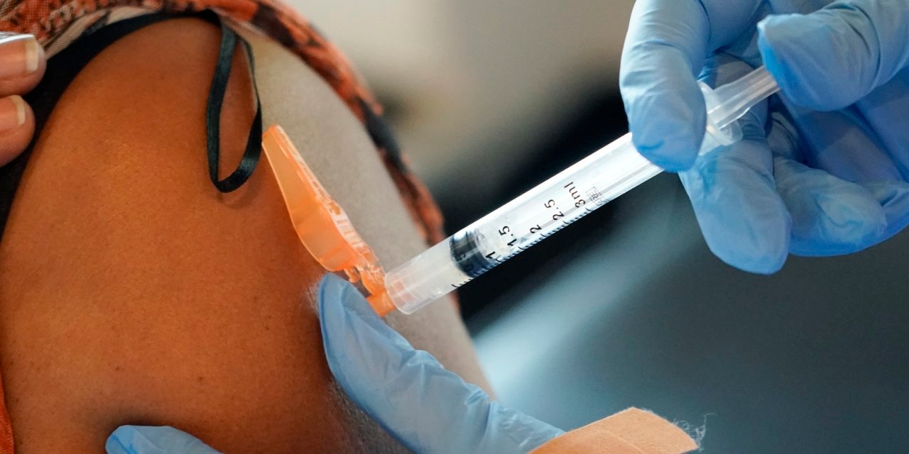 Trump Administration Toughens Requirements for Covid Vaccine Approval