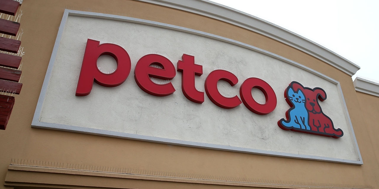 Petco Narrows Loss Amid Turnaround Efforts