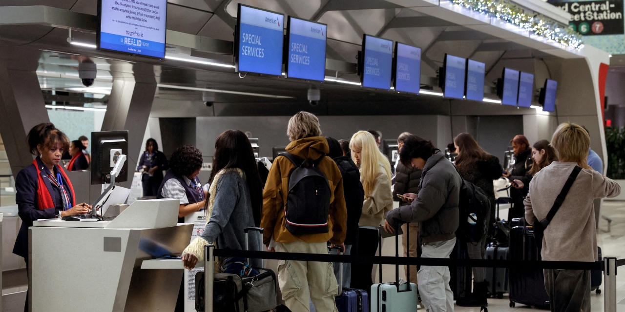 Travel-Industry Outlook Stabilizes as Higher-Income Americans Pack Their Bags
