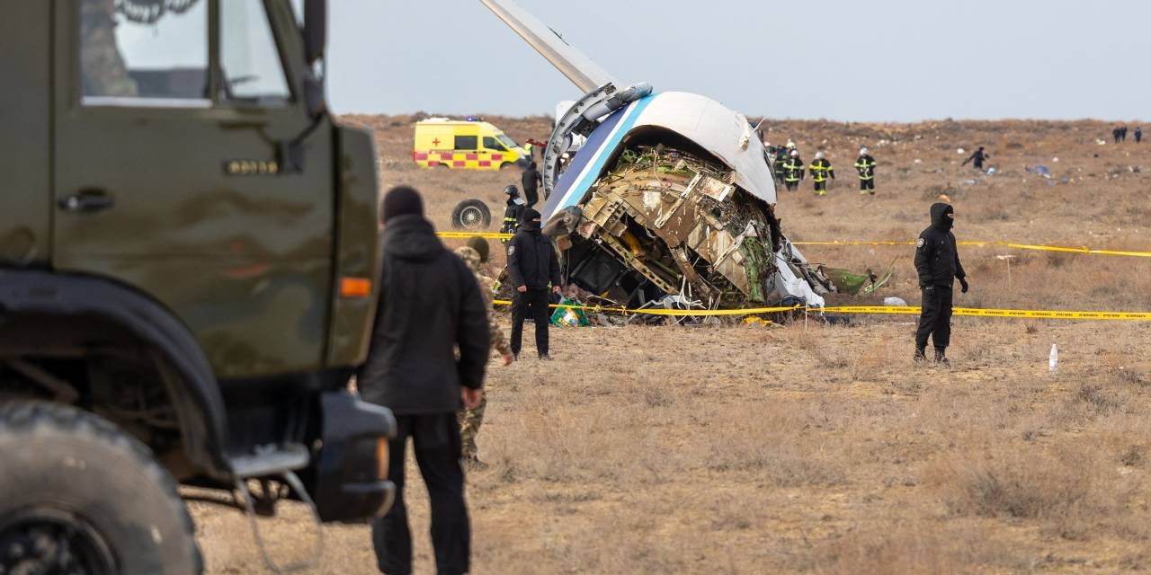 Probe Points to Russian Air Defenses Causing Azerbaijan Airlines Crash