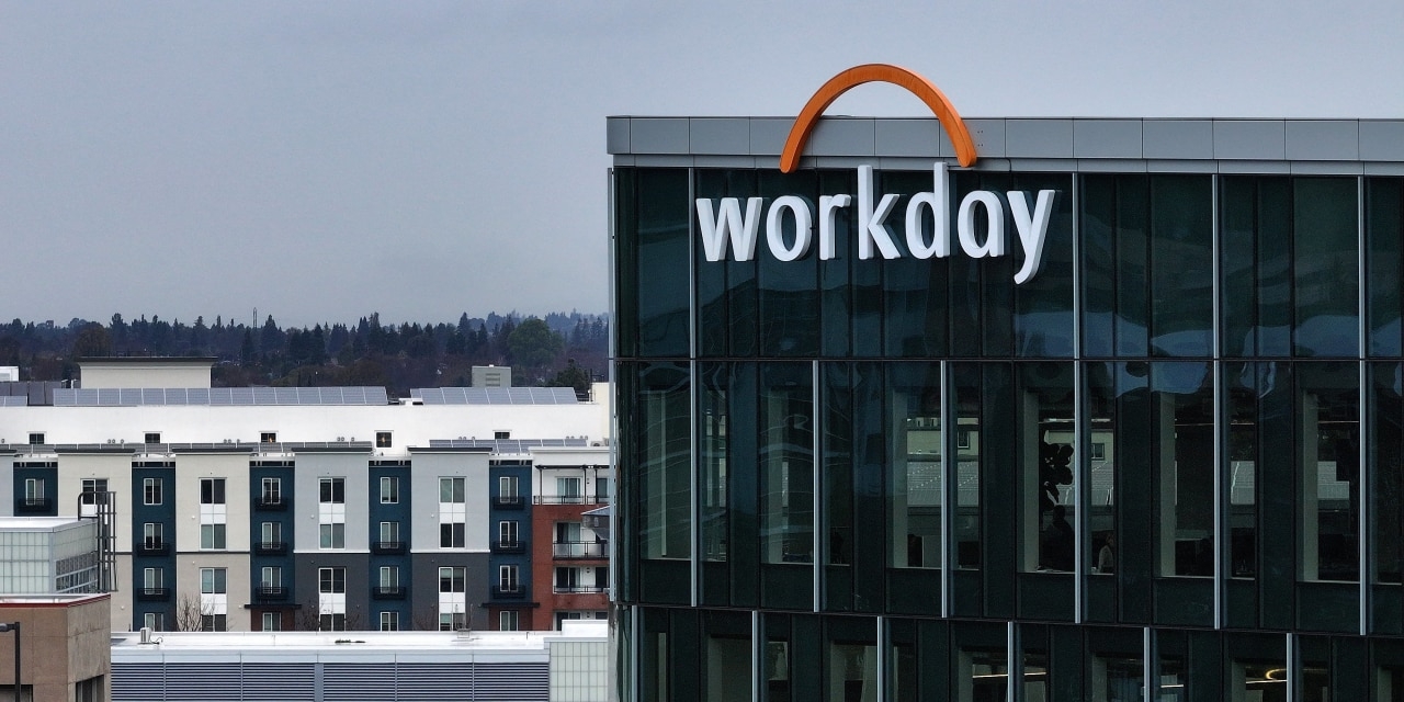 Workday Logs Higher Revenue, Backs Outlook; Initiates Buyback Program